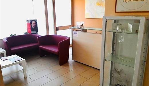 Malnate - vendesi negozio/studio medico