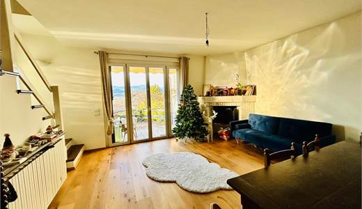 TAINO - VENDESI VILLETTA A SCHIERA CON SPLENDIDO PANORAMA