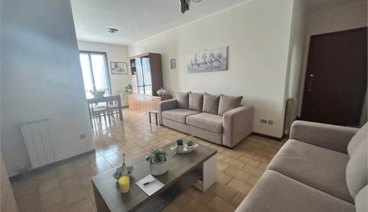 ANGERA - VENDESI TRILOCALE CON BOX E SPAZIO VERDE PRIVATO