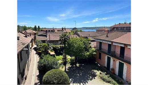 Angera - ampio bilocale vista lago e Rocca