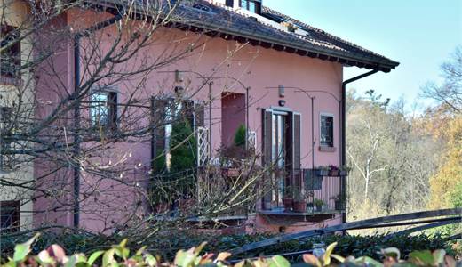 TAINO - VENDESI PANORAMICO APPARTAMENTO SU DUE PIANI