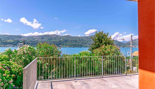 RANCO - VENDESI VILLA NUOVA CON SPLENDIDA VISTA LAGO