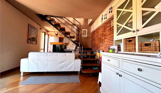 ARONA - VENDESI CASA PLURIFAMILIARE CON GIARDINO