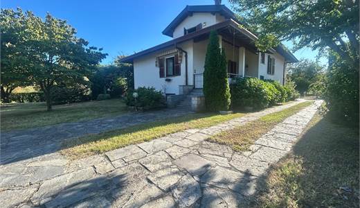 ANGERA - VILLA CON GIARDINO VENDESI